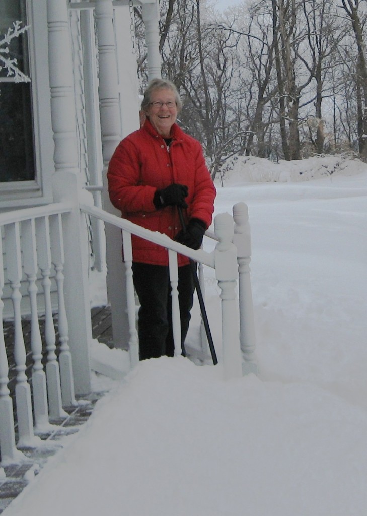 EDonna shoveling